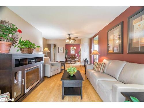 52 Sutherland Avenue, Brampton, ON - Indoor Photo Showing Living Room