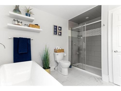 35 Indian Trail, Collingwood, ON - Indoor Photo Showing Bathroom