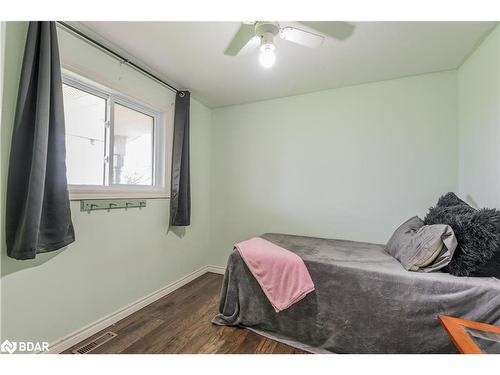 32 Bruce Street, Oakwood, ON - Indoor Photo Showing Bedroom