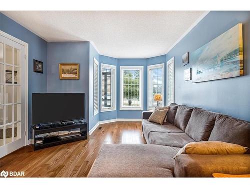 9 Lang Drive, Barrie, ON - Indoor Photo Showing Living Room
