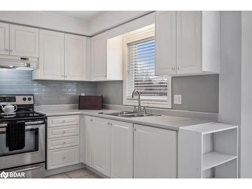 9 Lang Drive, Barrie, ON - Indoor Photo Showing Kitchen With Double Sink
