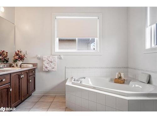 9 Lang Drive, Barrie, ON - Indoor Photo Showing Bathroom