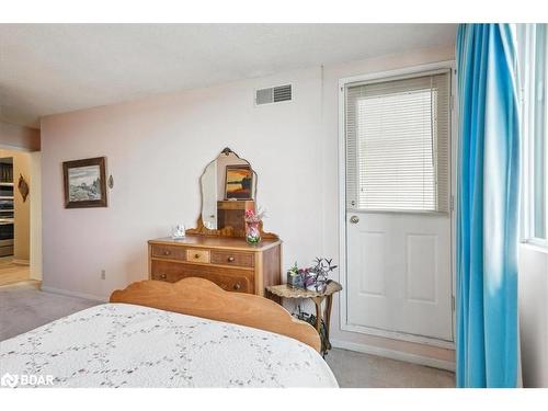 807-75 Ellen Street, Barrie, ON - Indoor Photo Showing Bedroom