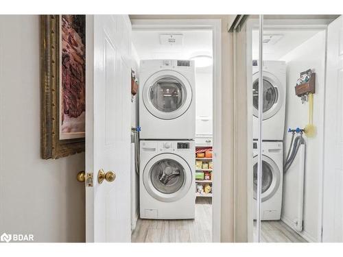 807-75 Ellen Street, Barrie, ON - Indoor Photo Showing Laundry Room