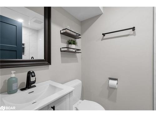 14 Coughlin Road, Barrie, ON - Indoor Photo Showing Bathroom