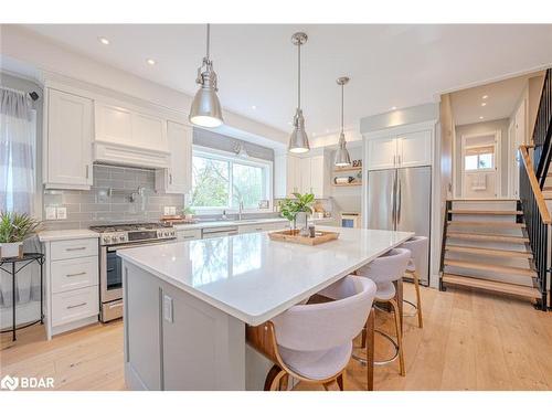 21 Weldon Crescent, Barrie, ON - Indoor Photo Showing Kitchen With Upgraded Kitchen