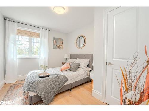 21 Weldon Crescent, Barrie, ON - Indoor Photo Showing Bedroom