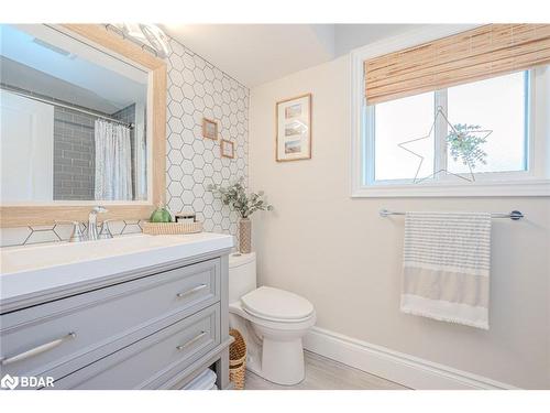 21 Weldon Crescent, Barrie, ON - Indoor Photo Showing Bathroom