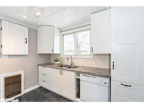 258 Patterson Boulevard, Tay, ON - Indoor Photo Showing Kitchen With Double Sink