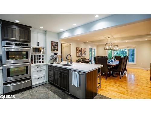 112 Lakeshore Road W, Oro-Medonte, ON - Indoor Photo Showing Kitchen