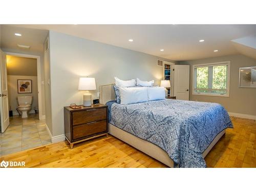 112 Lakeshore Road W, Oro-Medonte, ON - Indoor Photo Showing Bedroom