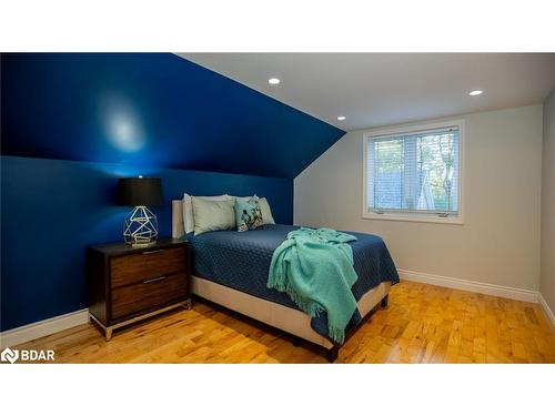 112 Lakeshore Road W, Oro-Medonte, ON - Indoor Photo Showing Bedroom