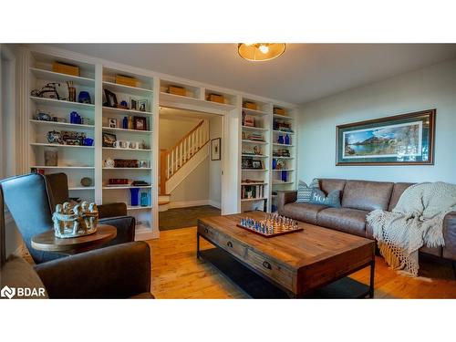 112 Lakeshore Road W, Oro-Medonte, ON - Indoor Photo Showing Living Room