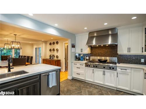 112 Lakeshore Road W, Oro-Medonte, ON - Indoor Photo Showing Kitchen