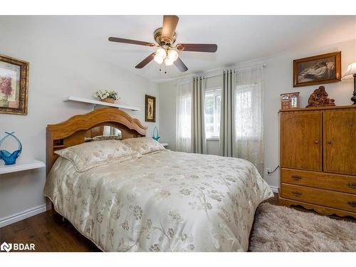 23 Recreation Drive, Innisfil, ON - Indoor Photo Showing Bedroom