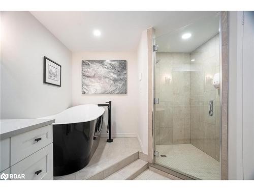 1704-75 Ellen Street, Barrie, ON - Indoor Photo Showing Bathroom