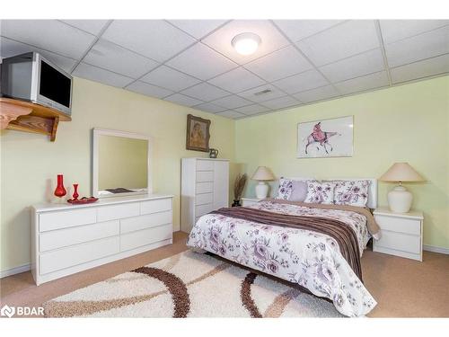 17 Palm Beach Road, Oro-Medonte, ON - Indoor Photo Showing Bedroom