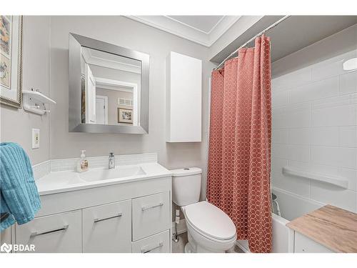 18 Brown Street, Barrie, ON - Indoor Photo Showing Bathroom