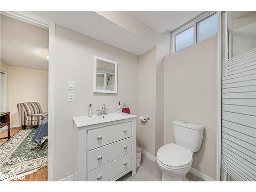 18 Brown Street, Barrie, ON - Indoor Photo Showing Bathroom