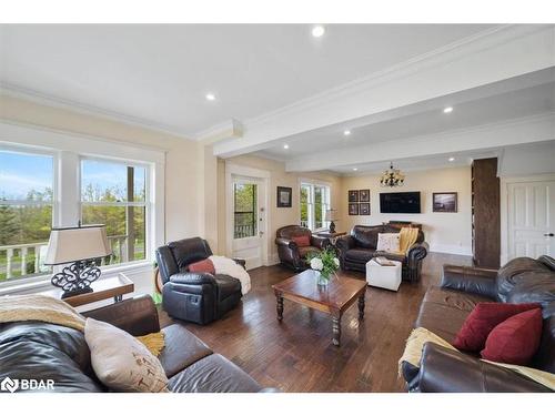 119 Tutela Heights Road, Brantford, ON - Indoor Photo Showing Living Room
