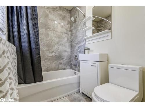 5385 Twidale Avenue, Niagara Falls, ON - Indoor Photo Showing Bathroom