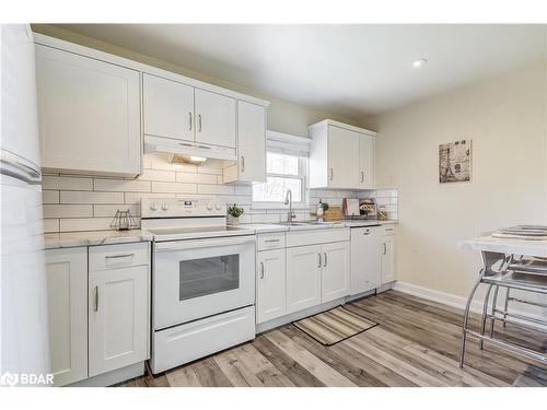 5385 Twidale Avenue, Niagara Falls, ON - Indoor Photo Showing Kitchen