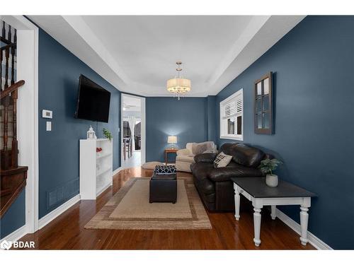 2034 Celeste Street, Innisfil, ON - Indoor Photo Showing Living Room
