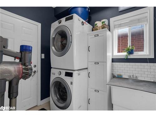 2034 Celeste Street, Innisfil, ON - Indoor Photo Showing Laundry Room