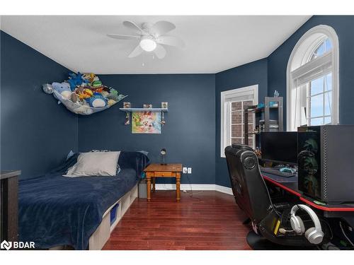 2034 Celeste Street, Innisfil, ON - Indoor Photo Showing Bedroom
