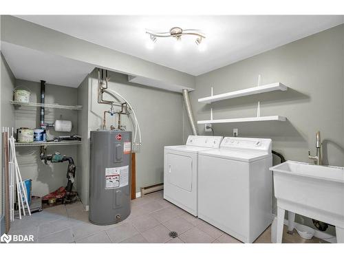 4-19 Meadow Lane, Barrie, ON - Indoor Photo Showing Laundry Room