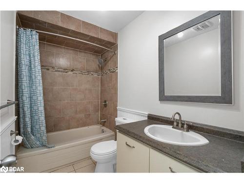 4-19 Meadow Lane, Barrie, ON - Indoor Photo Showing Bathroom