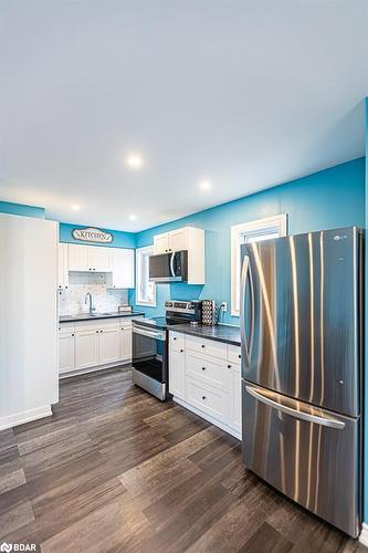 315 Oxford Street, Orillia, ON - Indoor Photo Showing Kitchen With Stainless Steel Kitchen