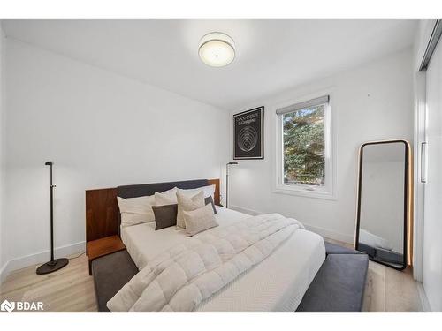 232 Currey Crescent, Newmarket, ON - Indoor Photo Showing Bedroom