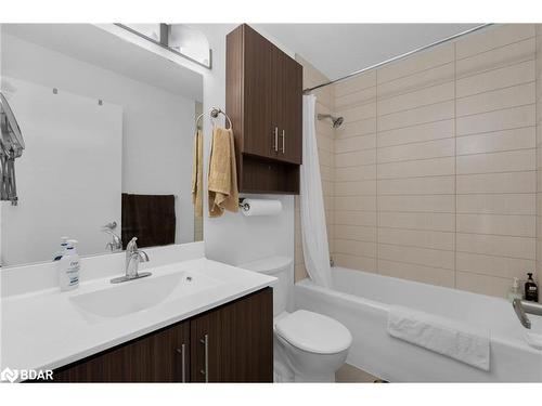 709-111 Worsley Street, Barrie, ON - Indoor Photo Showing Bathroom