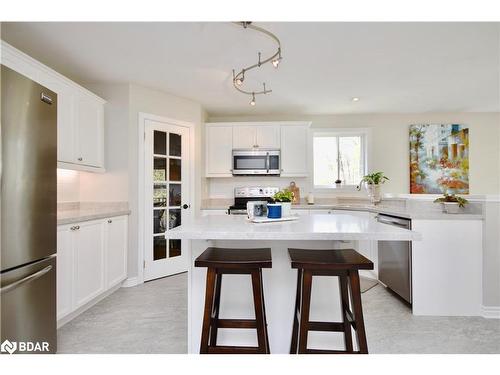 30 Nicklaus Drive, Barrie, ON - Indoor Photo Showing Kitchen