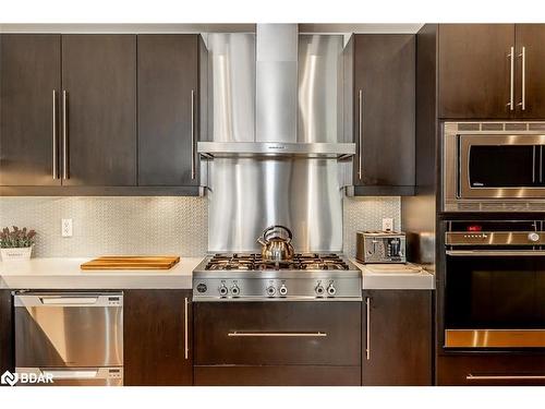 98 Savannah Crescent, Wasaga Beach, ON - Indoor Photo Showing Kitchen With Upgraded Kitchen
