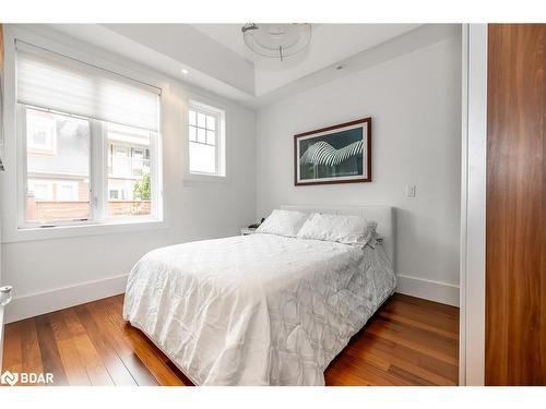 98 Savannah Crescent, Wasaga Beach, ON - Indoor Photo Showing Bedroom