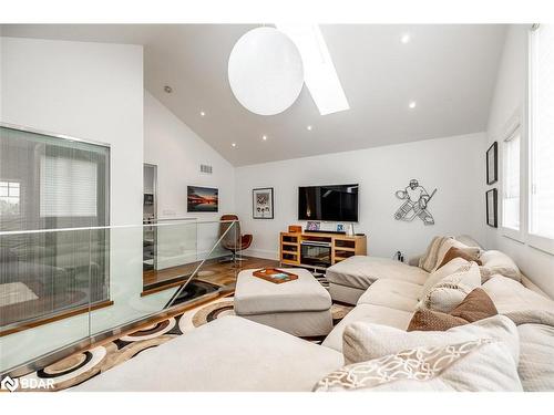 98 Savannah Crescent, Wasaga Beach, ON - Indoor Photo Showing Living Room