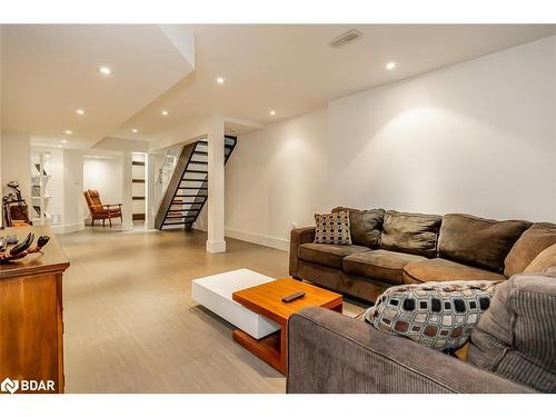 98 Savannah Crescent, Wasaga Beach, ON - Indoor Photo Showing Living Room