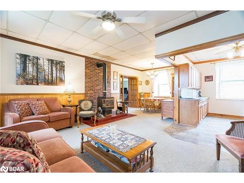 1497 7Th Line, Innisfil, ON - Indoor Photo Showing Living Room