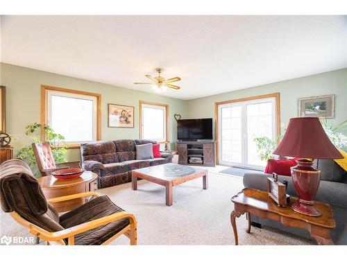 1497 7Th Line, Innisfil, ON - Indoor Photo Showing Living Room