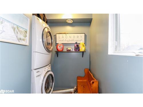 25 Peel Street, Penetanguishene, ON - Indoor Photo Showing Laundry Room