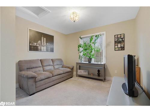 250 Washburn Island Road, Little Britain, ON - Indoor Photo Showing Living Room