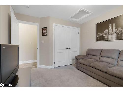 250 Washburn Island Road, Little Britain, ON - Indoor Photo Showing Living Room