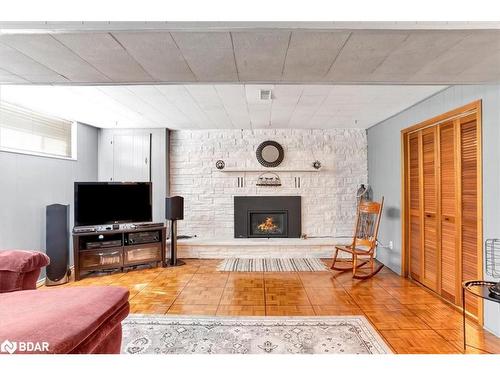 32 Cynthia Court, Barrie, ON - Indoor Photo Showing Living Room With Fireplace