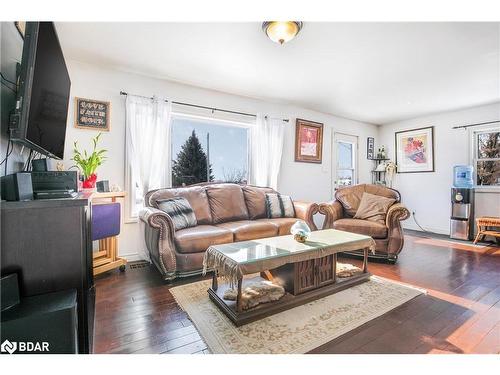 345 North Mountain Road, Kawartha Lakes, ON - Indoor Photo Showing Living Room