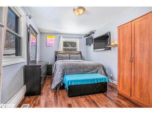 345 North Mountain Road, Kawartha Lakes, ON - Indoor Photo Showing Bedroom