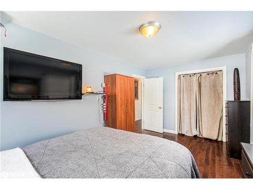 345 North Mountain Road, Kawartha Lakes, ON - Indoor Photo Showing Bedroom