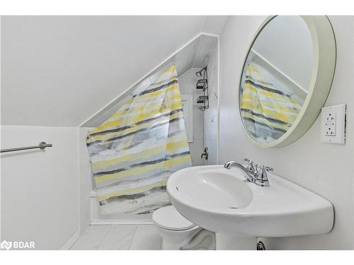 17 Champlain Street, Orillia, ON - Indoor Photo Showing Bathroom