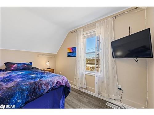 7 Stoddart Street, Essa, ON - Indoor Photo Showing Bedroom